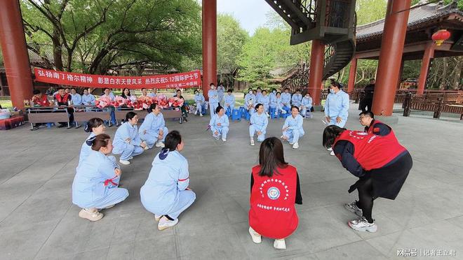 企业致敬白衣天使凝聚社会温情PG电子游戏麻将胡了沈阳爱心(图2)