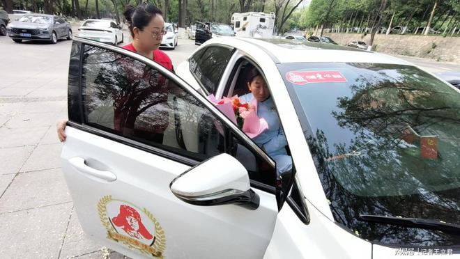 企业致敬白衣天使凝聚社会温情PG电子游戏麻将胡了沈阳爱心(图5)
