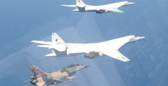 时开打俄军图-160战轰将飞入委内瑞拉麻将胡了app美国防长进入前线战斗随(图2)