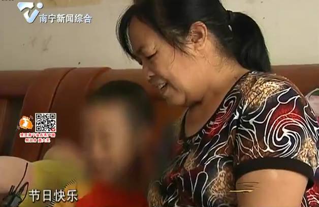 当成“妈妈”背后的原因……哭了！PG麻将胡了模拟器6岁男孩把保姆(图4)